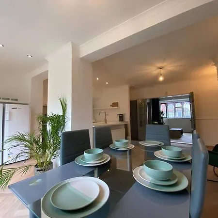 Lovely, Recently Refurbished Four Bedroom House.. London Exterior photo