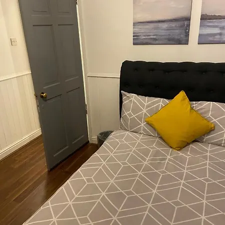 Lovely, Recently Refurbished Four Bedroom House.. London Exterior photo
