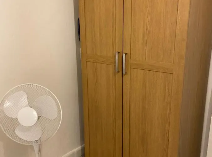 Lovely, Recently Refurbished Four Bedroom House..